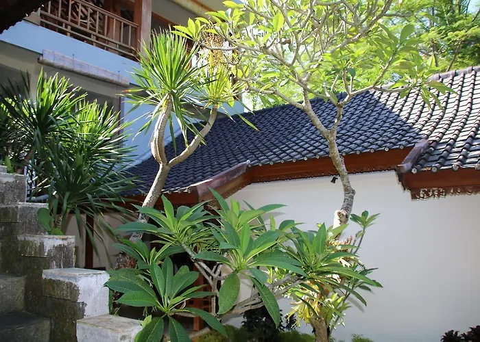Pesantian And Warung ゲストハウス 4*
