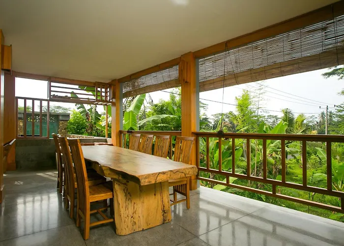 Pesantian And Warung 4*